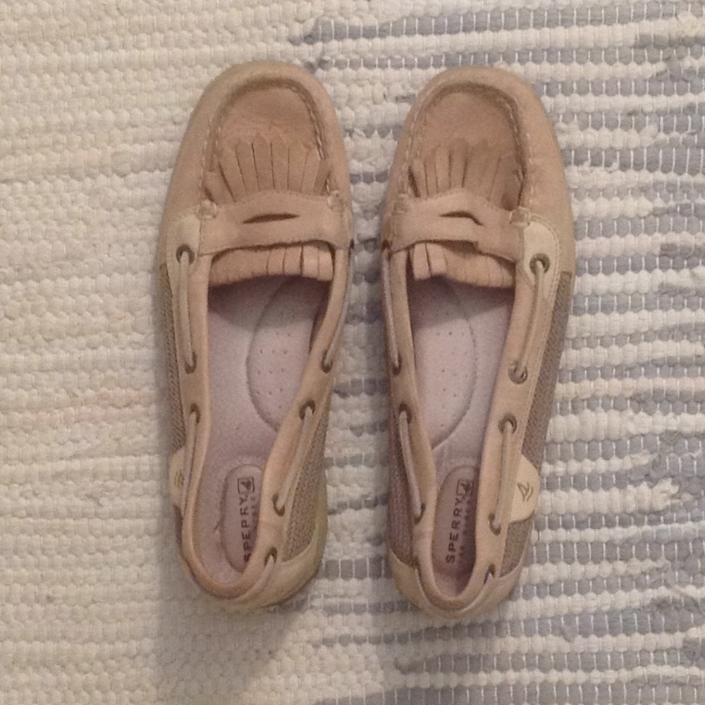 Chic Sperrys, hardly worn!